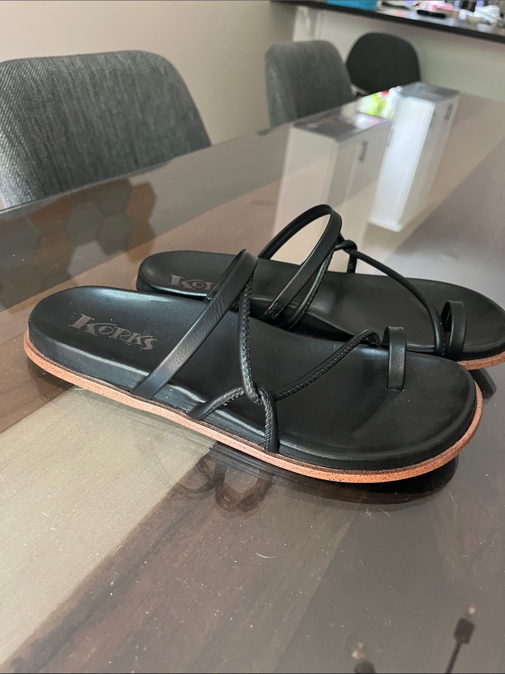 Kork-Ease Black Leather Strappy Toe-Loop Sandals - Picture 2 of 4